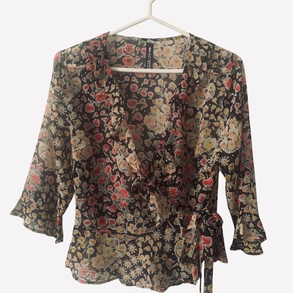 Design Lab Lord and Taylor Floral 3/4 bell sleeve Cropped Top